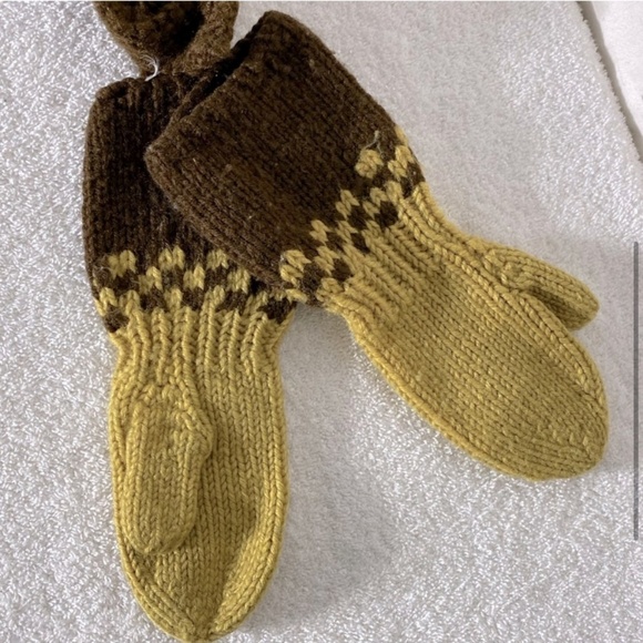 Vintage Handmade Brown Mustard Crochet Knit Winter Hat And Mitts Combo - Picture 4 of 11